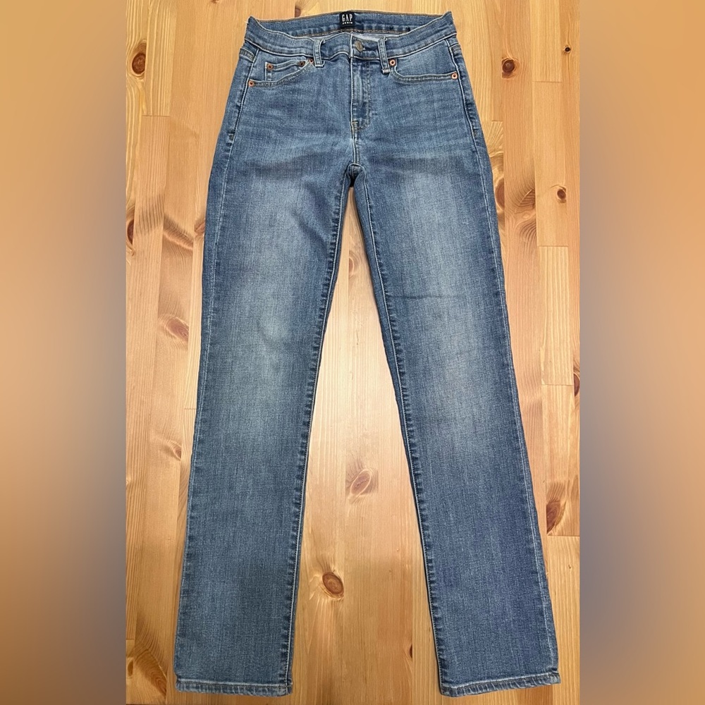 Gap Jeans Classic Straight • Size 2 (26) • Never worn